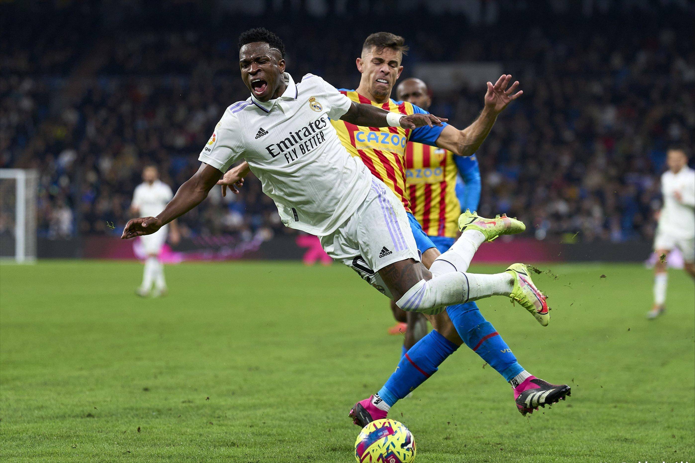 底特律活塞迎欧冠关键赛;今晚再遭质疑;气氛紧张;年轻球员得到机会 底特律活塞迎欧冠关键赛;今晚再遭质疑;气氛紧张;年轻球员得到机会