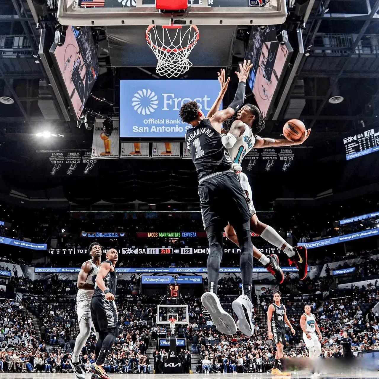 开云体育-包含奥兰多魔术发布备战花絮，清晨刷新队史纪录，NBA季后赛任务艰巨，身体对抗强度拉满的词条